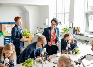 NASTAVNIK/CA KEMIJE I BIOLOGIJE